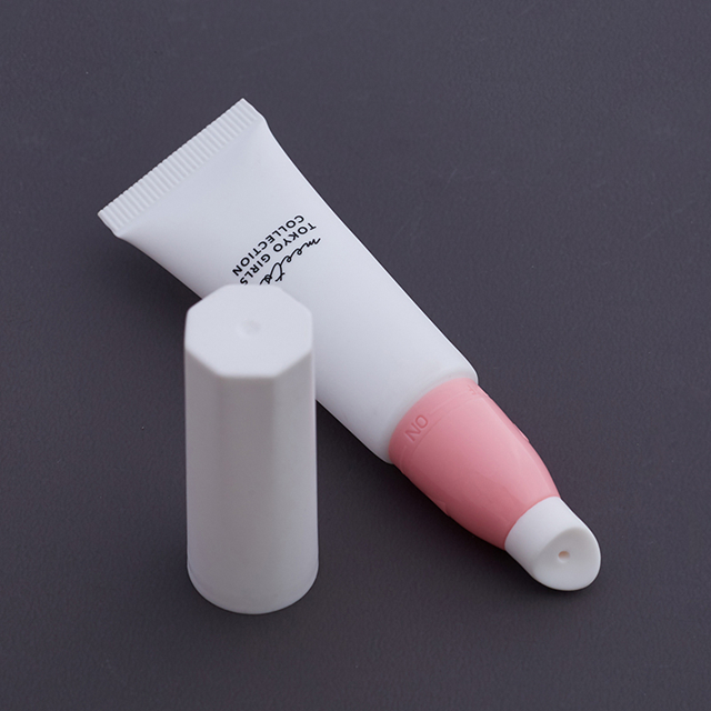 Tube souple en plastique pour cr&egrave;me pour les yeux vide avec applicateur en silicone