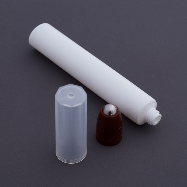 Tube d'emballage de cr&egrave;me pour les yeux vide avec applicateur de rouleau de Massage