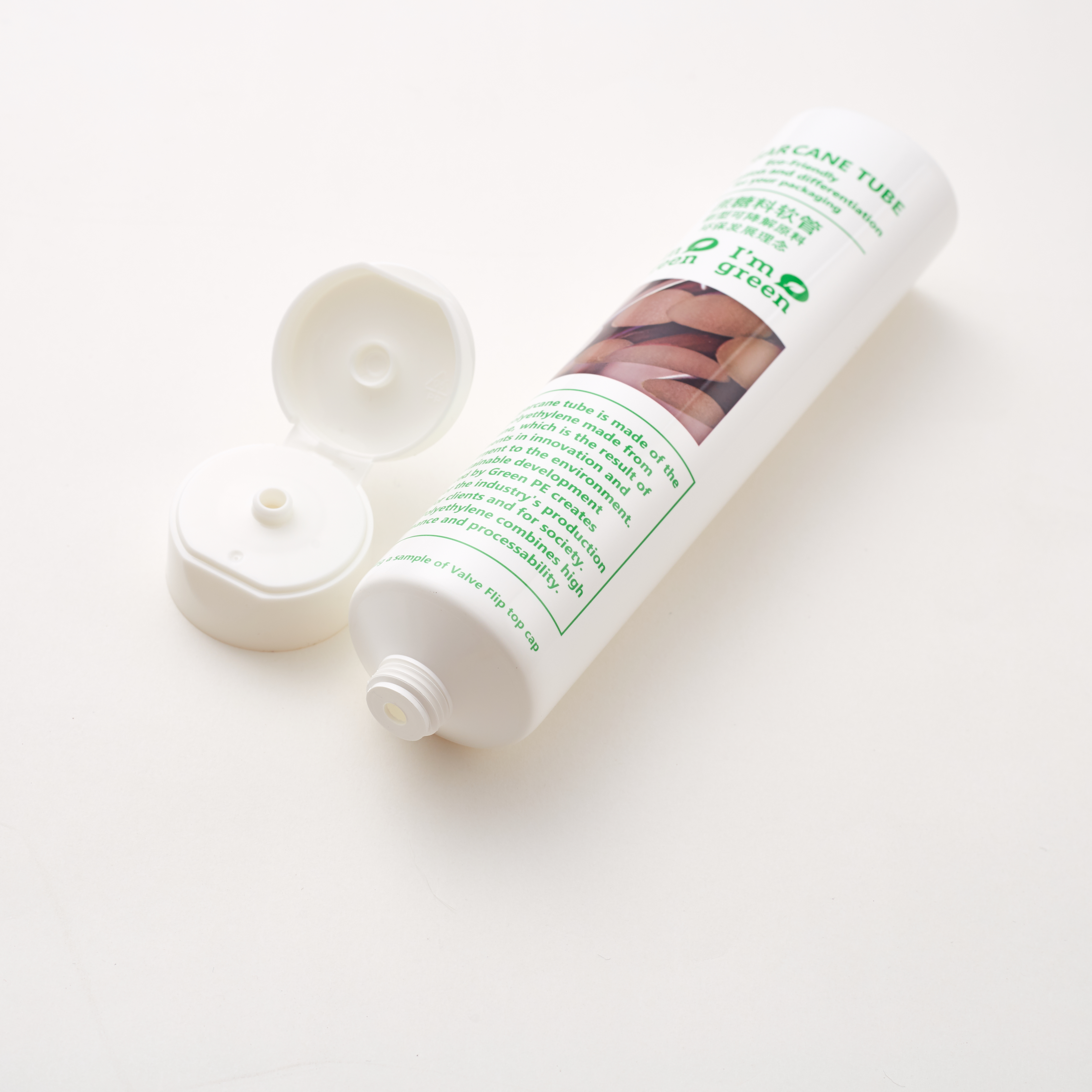Tube souple cosm&eacute;tique en plastique de mat&eacute;riau recycl&eacute; post-consommation PCR