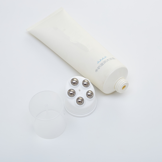 Tube en plastique de lotion pour le corps d'applicateur de boule de rouleau en m&eacute;tal