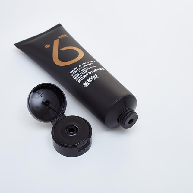 Nettoyant pour le visage, cr&egrave;me pour les mains, lotion pour le corps, tube PE &agrave; compression douce