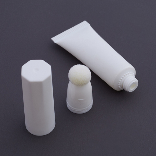 Tube vide de cr&egrave;me pour les yeux avec applicateur &eacute;ponge de 8 ml &agrave; 15 ml